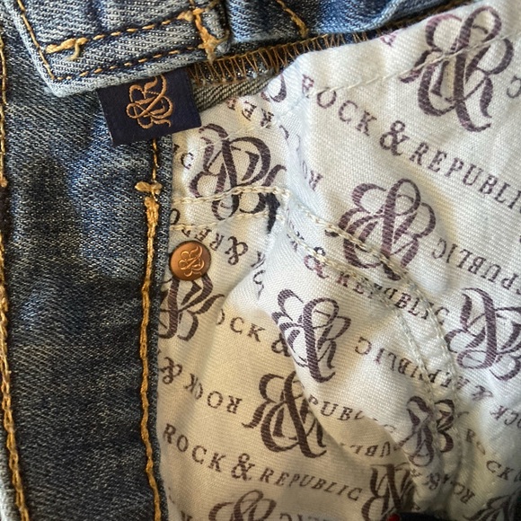 ROCK & REPUBLIC JEANS.           Size 2 - Picture 4 of 6